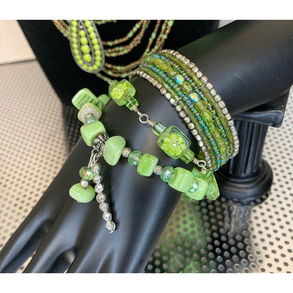 Green necklace and bracelet bundle - Picture 2 of 10